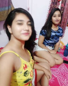 Reshma & Sarita (22) seeks Men for Threesome